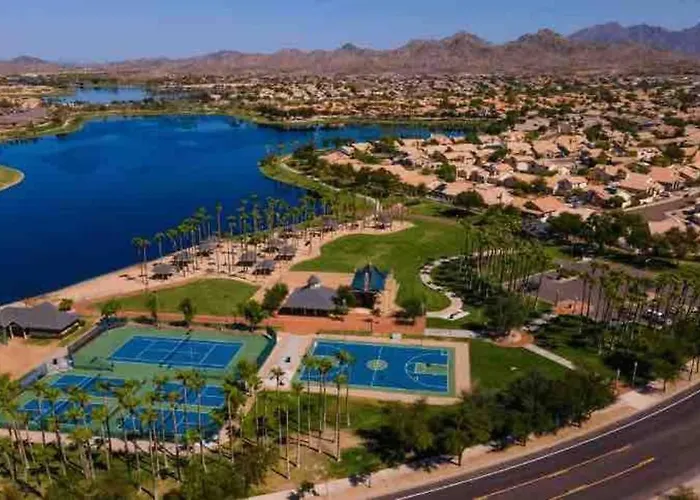 The Oasis -heated Pool And Games Liberty