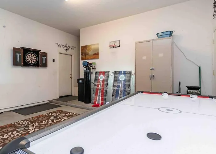 The Oasis -heated Pool And Games